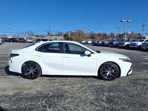 Used 2023 Toyota Camry SE image 8