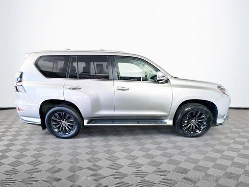 Used 2023 Lexus GX 460 Premium w/ Accessory Package AWD/4WD image 4