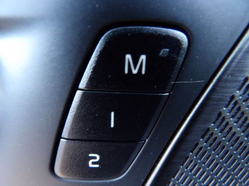 Certified 2023 Volvo XC60 B5 Ultimate w/ Climate Package AWD/4WD image 13