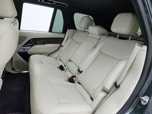 Used 2025 Land Rover Range Rover SE AWD/4WD image 16