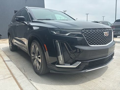 Used 2021 Cadillac XT6 Premium Luxury AWD/4WD image 3