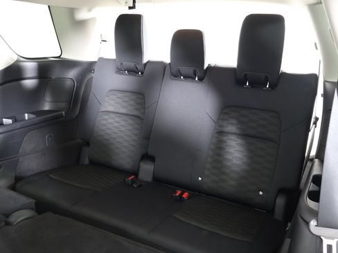 Used 2024 Nissan Pathfinder S image 32