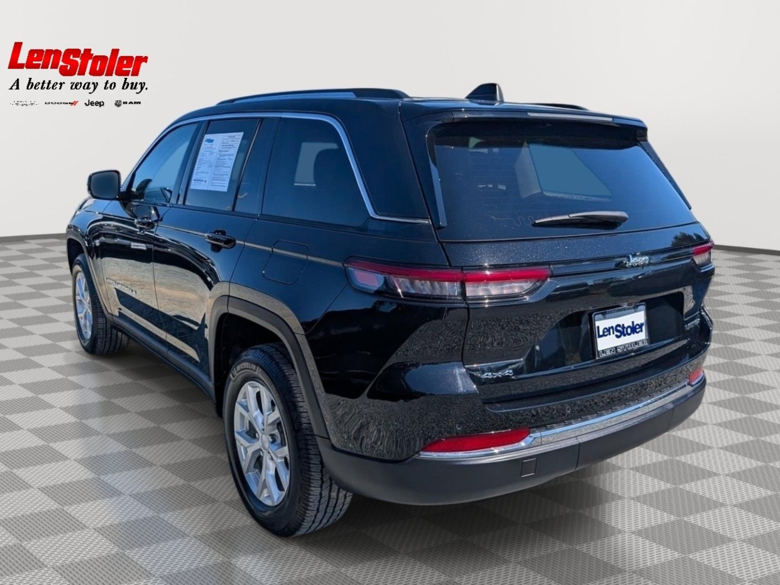 Used 2023 Jeep Grand Cherokee Limited w/ Trailer Tow Prep Group (B) AWD/4WD image 3