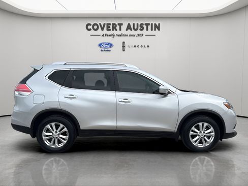 Used 2015 Nissan Rogue SV w/ SV Premium Package FWD image 3