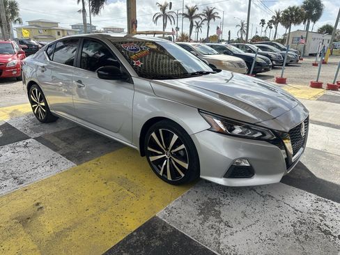 Used 2021 Nissan Altima 2.5 SR FWD image 3