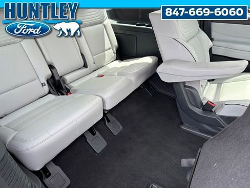Used 2025 Ford Expedition Platinum w/ Platinum Ultimate Package AWD/4WD image 11