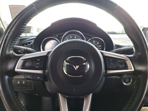 Used 2021 MAZDA MX-5 Miata RF Grand Touring RWD image 9