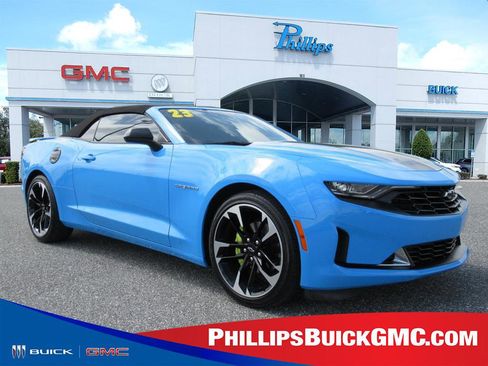 Used 2023 Chevrolet Camaro LT image 1