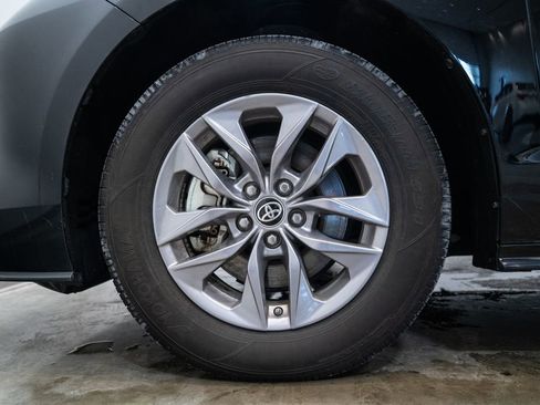 Used 2024 Toyota Sienna XLE image 11