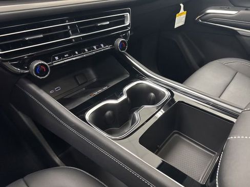 New 2026 Chevrolet Traverse LT w/ Sun and Wheel Package FWD image 20