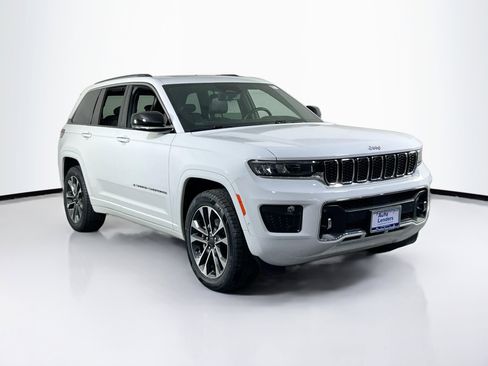 Used 2022 Jeep Grand Cherokee Overland w/ Luxury Tech Group IV image 3