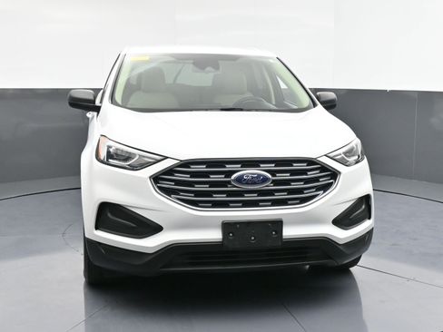 Used 2021 Ford Edge SE image 2