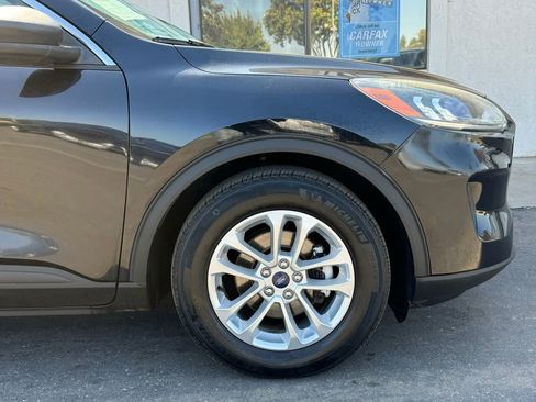 Used 2022 Ford Escape SE image 2