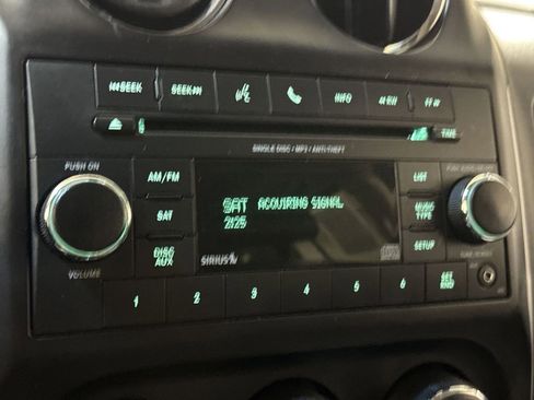 Used 2016 Jeep Compass Latitude FWD image 14