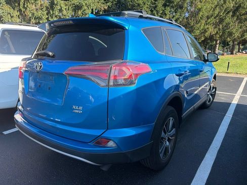 Used 2017 Toyota RAV4 XLE AWD/4WD image 3