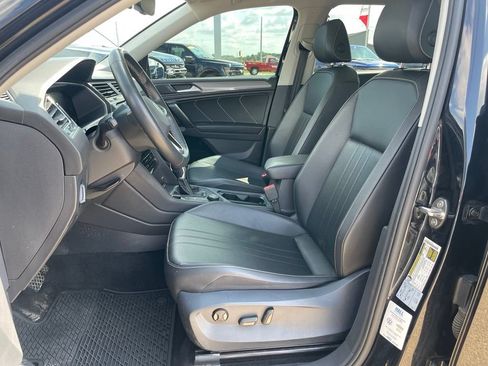 Used 2022 Volkswagen Tiguan SE w/ Panoramic Sunroof Package AWD/4WD image 7