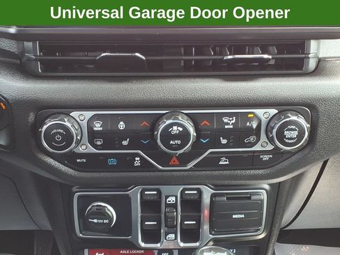 Used 2024 Jeep Wrangler Unlimited AWD/4WD image 23