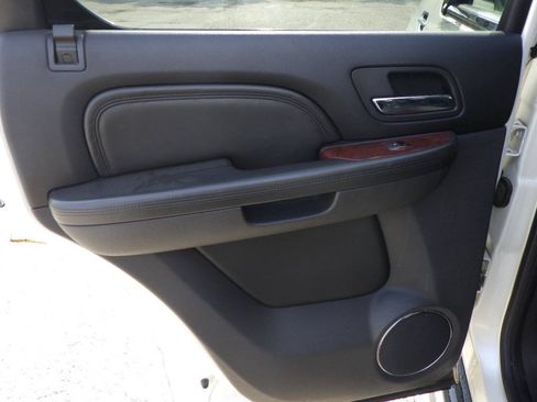 Used 2007 Cadillac Escalade AWD image 12