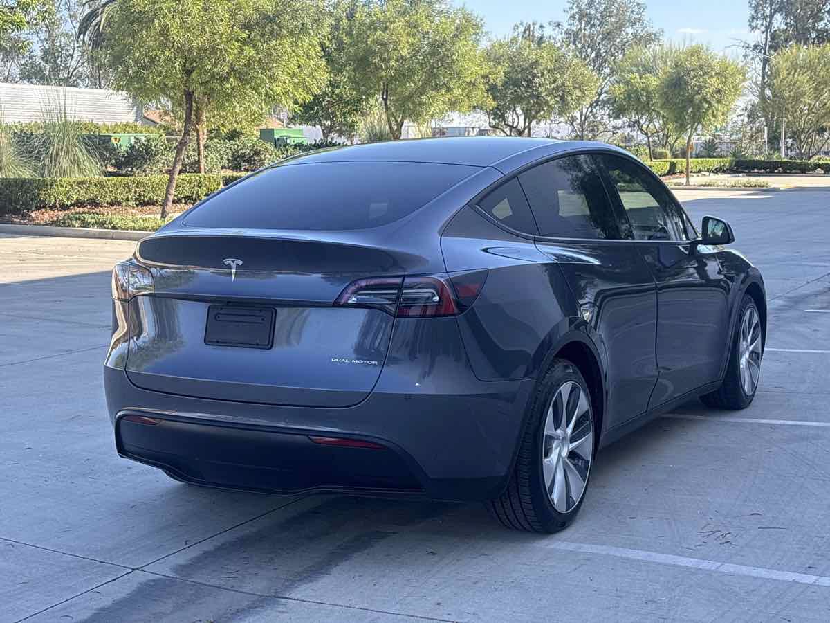 Used 2021 Tesla Model Y Long Range AWD/4WD image 3