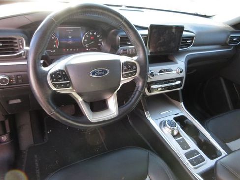 Certified 2022 Ford Explorer XLT w/ Equipment Group 202A image 6