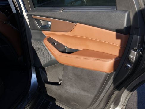 Used 2024 Acura MDX SH-AWD w/ Technology Package image 15