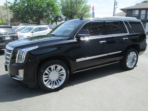 Used 2020 Cadillac Escalade Platinum AWD/4WD image 3