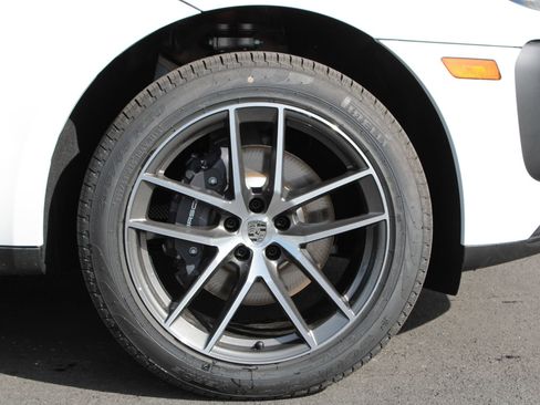 New 2026 Porsche Macan image 28