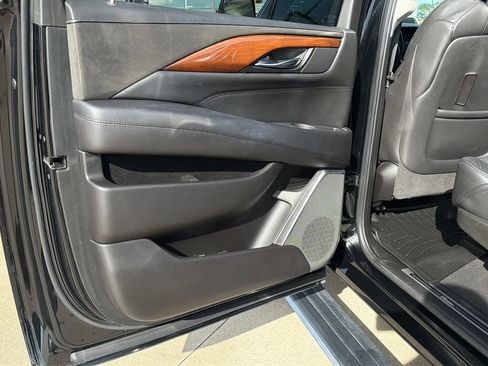 Used 2019 Cadillac Escalade ESV Premium Luxury AWD/4WD image 48