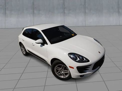 Used 2018 Porsche Macan w/ Driver Memory Package image 2