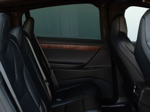 Used 2018 Tesla Model X 100D image 22