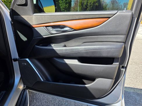 Used 2019 Cadillac Escalade ESV Luxury AWD/4WD image 42