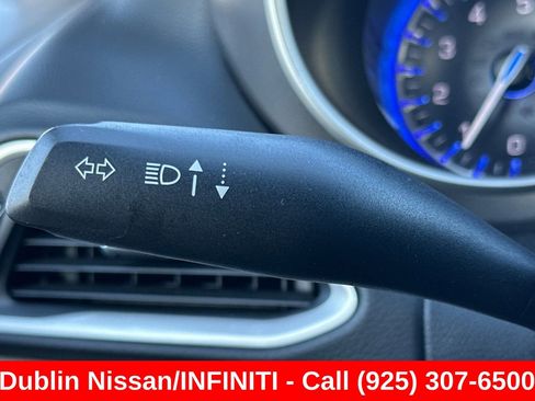 Used 2022 Chrysler Pacifica Touring-L FWD image 36