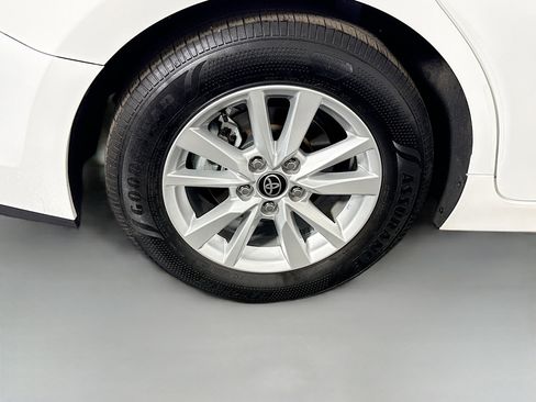 Used 2025 Toyota Camry LE w/ Convenience Package image 33