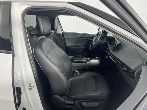 Used 2025 Kia EV6 Light w/ Light LR Technology Package image 32