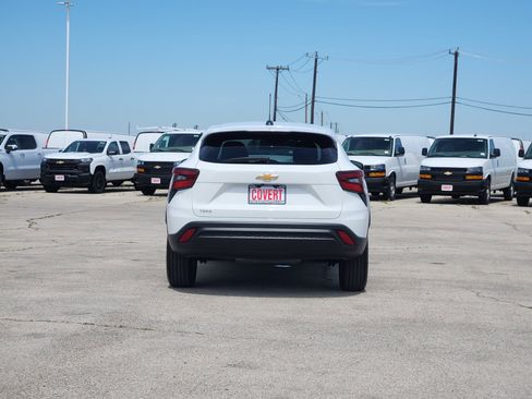 Used 2026 Chevrolet Trax LS w/ LS Convenience Package FWD image 6