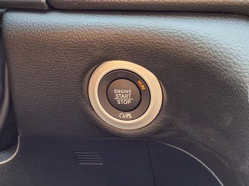 New 2026 Chrysler Pacifica Limited AWD/4WD image 8