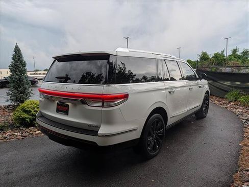 Used 2023 Lincoln Navigator L Reserve AWD/4WD image 5