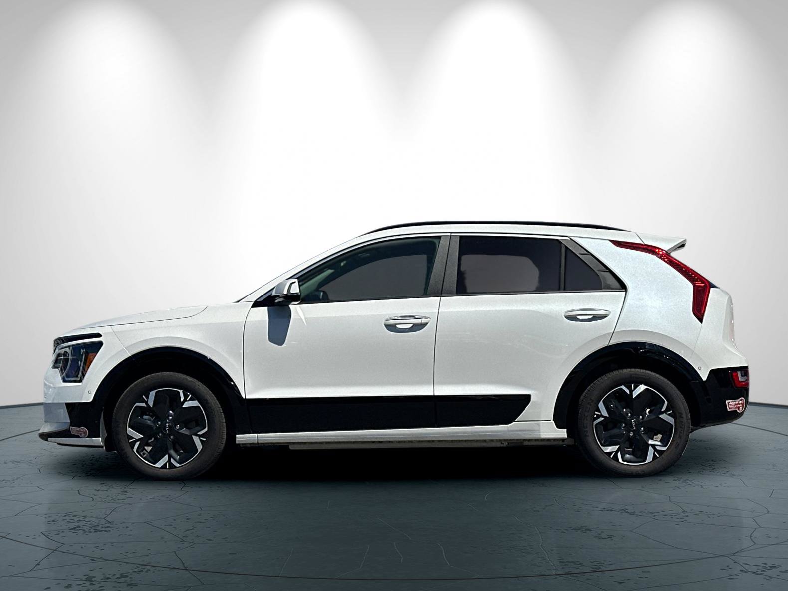 Used 2024 Kia Niro Wave FWD image 7