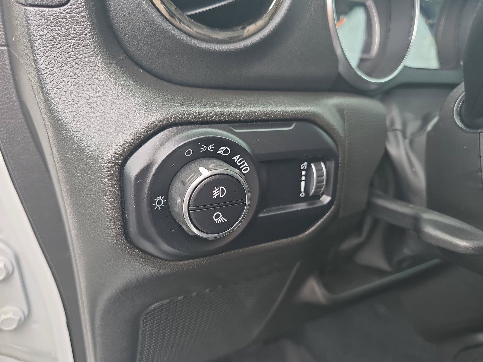 Used 2023 Jeep Gladiator Overland AWD/4WD image 23