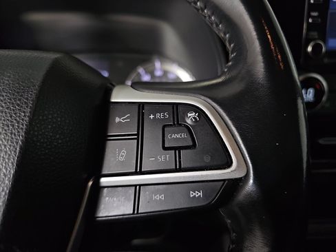 Used 2022 Toyota Highlander LE AWD/4WD image 18