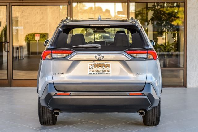 Used 2021 Toyota RAV4 XLE Premium FWD image 8
