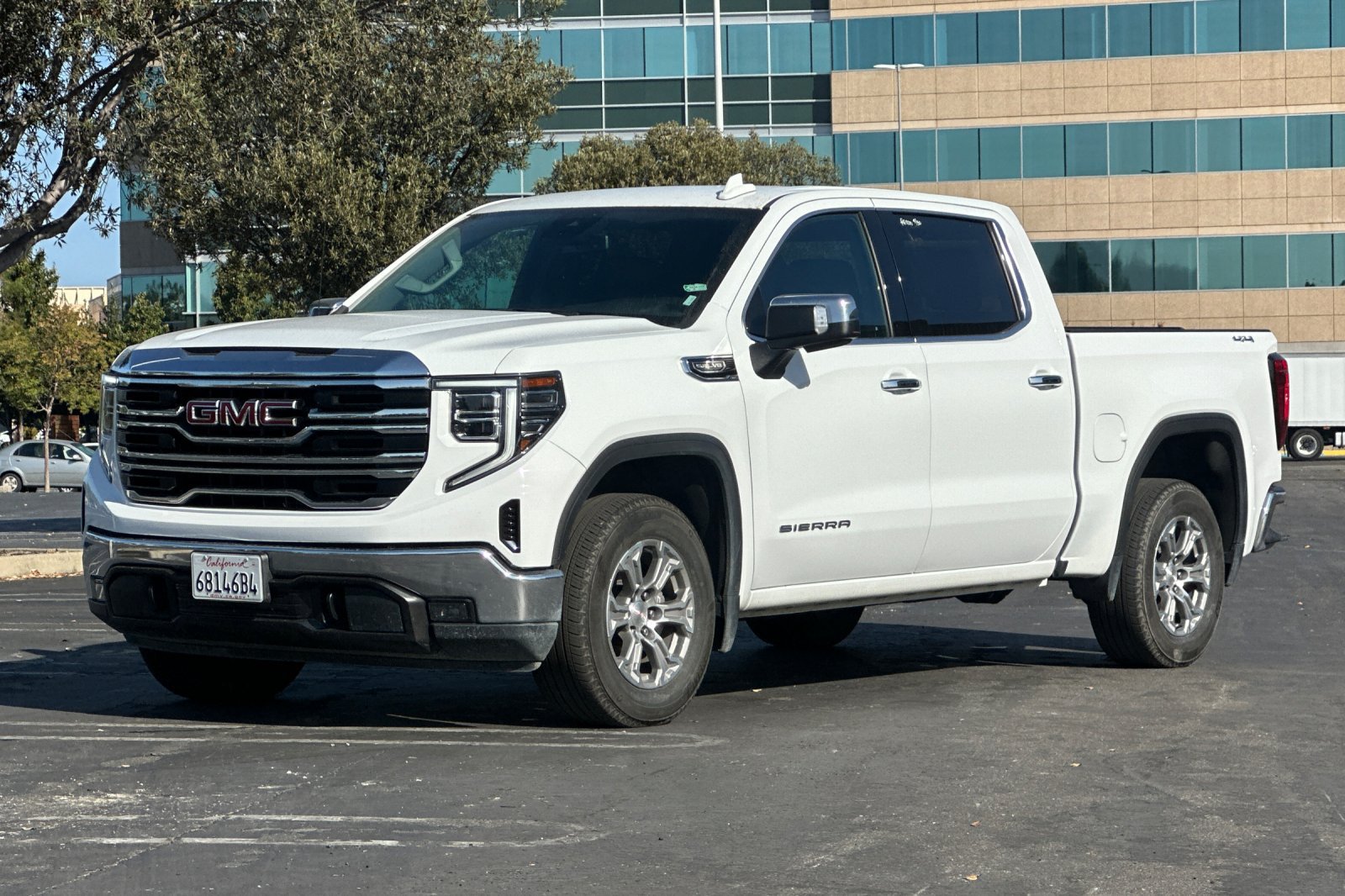 Used 2025 GMC Sierra 1500 SLT AWD/4WD image 8