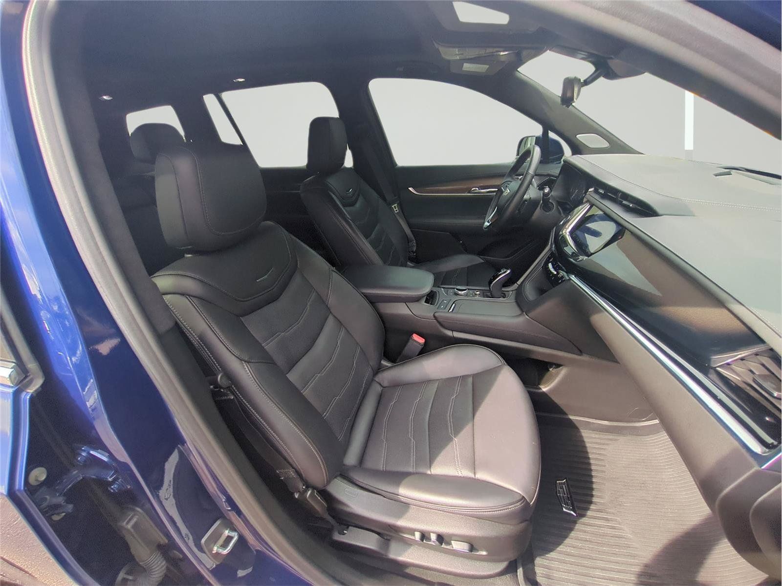 Used 2023 Cadillac XT6 Premium Luxury w/ Platinum Package AWD/4WD image 37