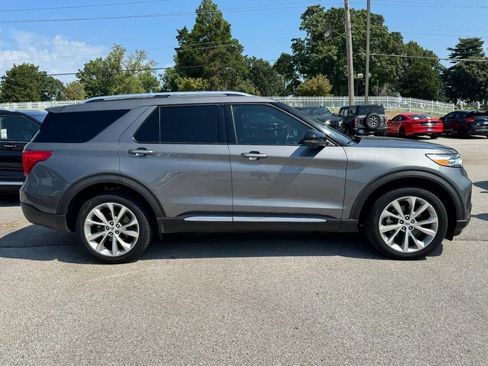 Used 2021 Ford Explorer Platinum w/ Equipment Group 601A AWD/4WD image 2