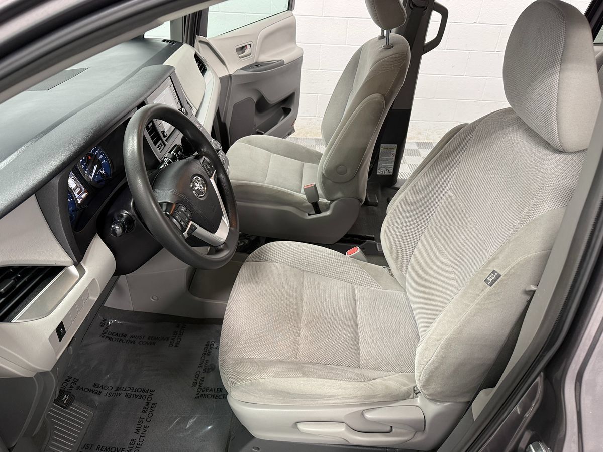 Used 2019 Toyota Sienna L FWD image 10
