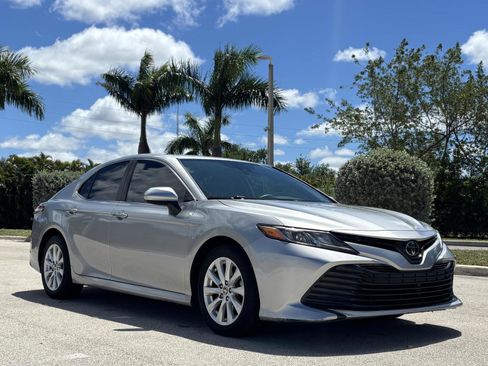 Used 2020 Toyota Camry LE image 4