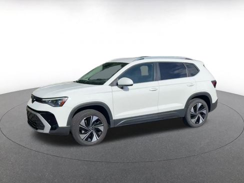 Used 2025 Volkswagen Taos SE image 7