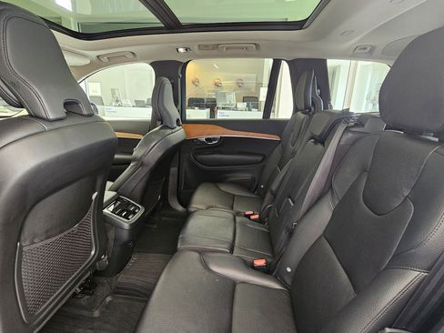Certified 2022 Volvo XC90 T6 Momentum w/ Climate Package image 17