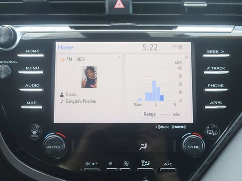 Used 2019 Toyota Camry XLE FWD image 10