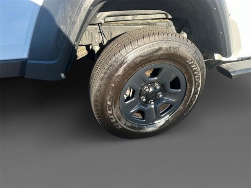 Certified 2024 Jeep Gladiator Sport image 10